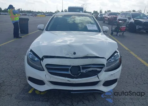 2018 Mercedes-Benz C 300 z USA, uszkodzony, nr VIN WDDWF4JB4JR406639